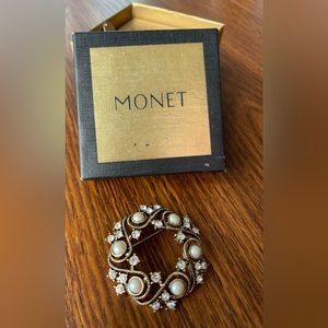 Monet Jewelry Vintage Gold Brooch